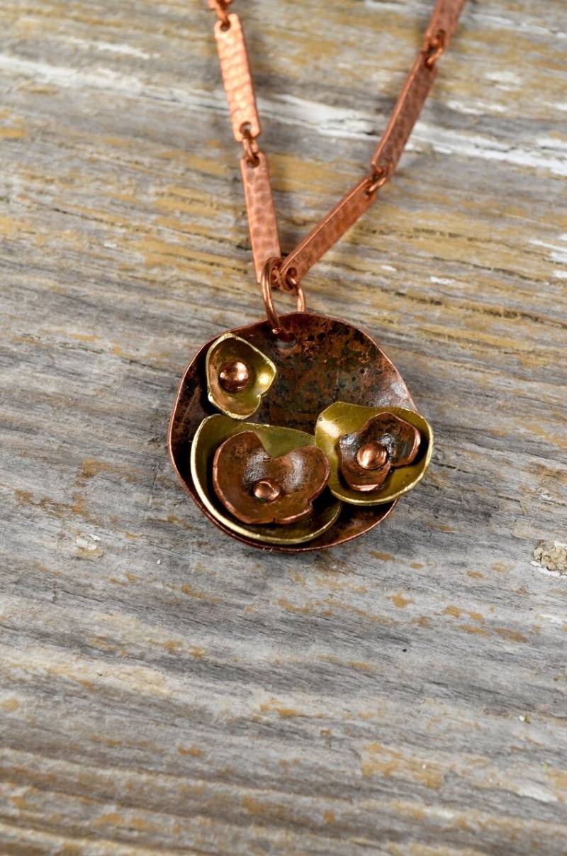 Kupfer Gemischt Metall Blume Halskette - Reclamied Und Messing in Multi Geschichteten Metalsmithed Halskette Reclaimed28 von ReaganJuel