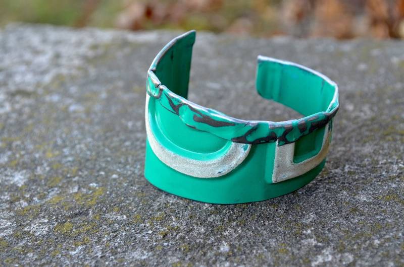 Oldtimer Kfz-Kennzeichen, Umklappen Oben, Bekommen Eine Menge Von Swank. in Türkis Und Weiß. Vintage-Teller-Manschette. Von Reaganjuel License15 von ReaganJuel