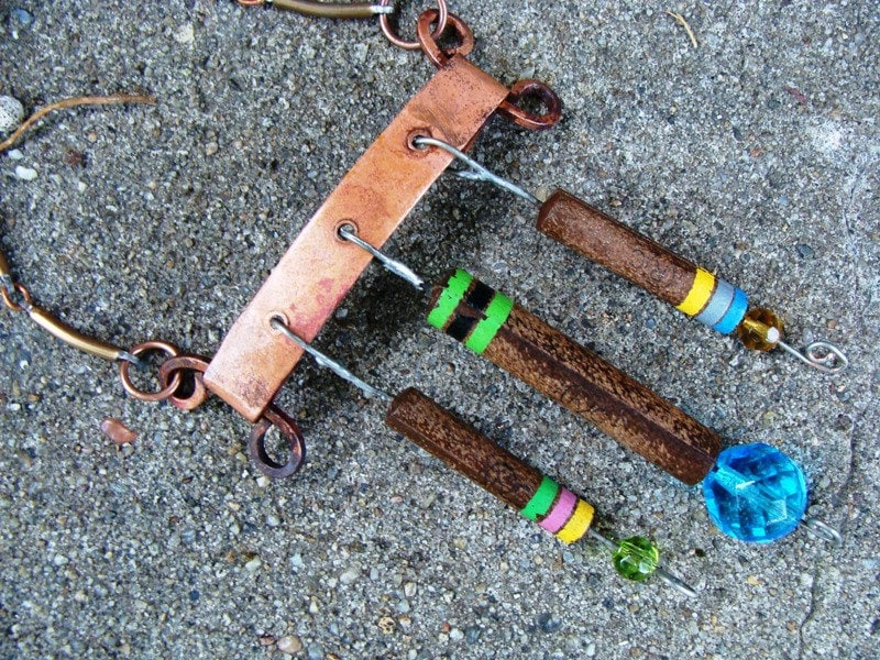 Radiophile - Upcycling Antik Radio Widerstände in Kunst Kette Reaganjuel Metal25 von ReaganJuel