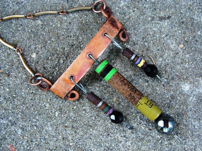 Radiophile - Upcycling Antik Radio Widerstände in Kunst Kette Reaganjuel Metal26 von ReaganJuel