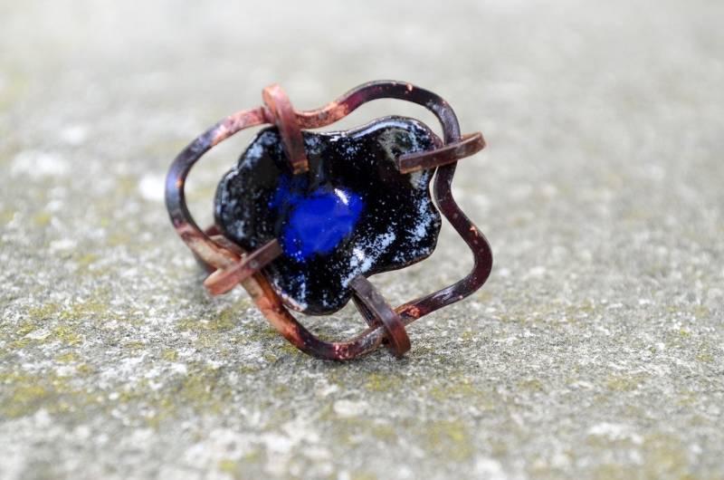 Sgraffito Emailliert Handgefertigte Kupferring Petrol/Pink/Gelb Emaille Graffiti Art Ring Von Hand Geschnitten, Hergestellt, Und Gebildet. Funky von ReaganJuel