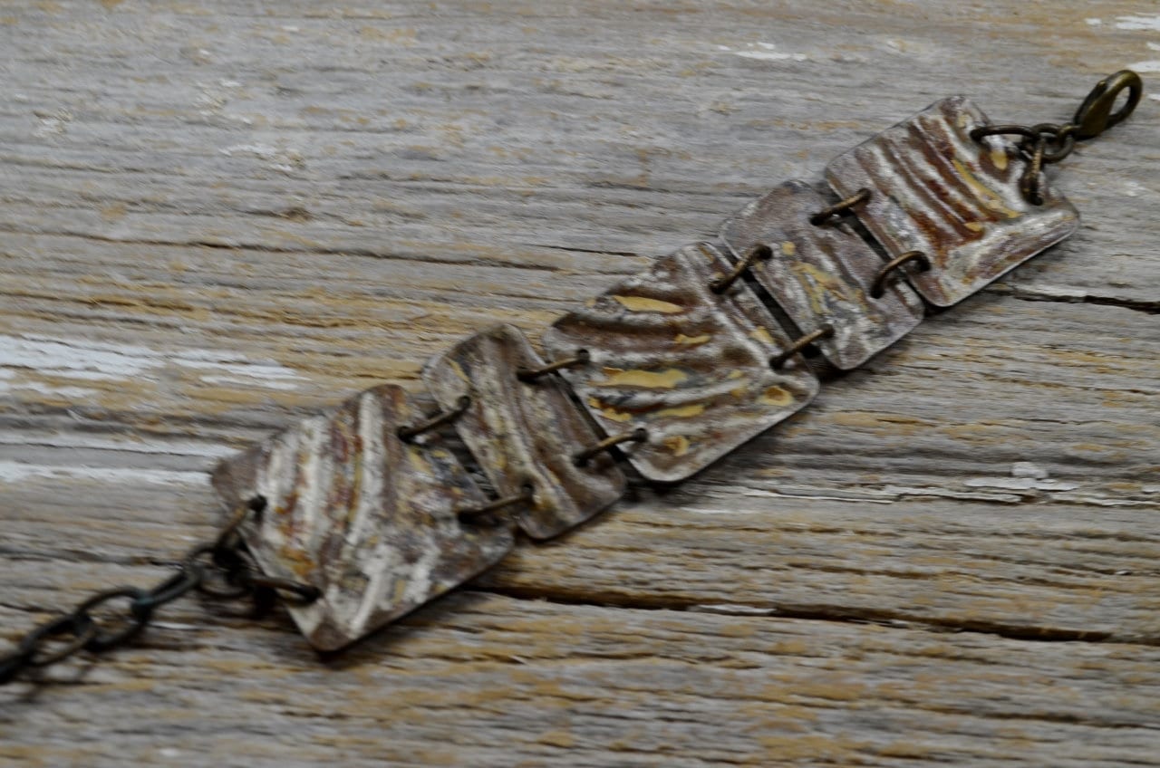 Upcyced Antike Decke Zinn in "Geborgen" in Silber Sachen Armreif - Reaganjuel von ReaganJuel