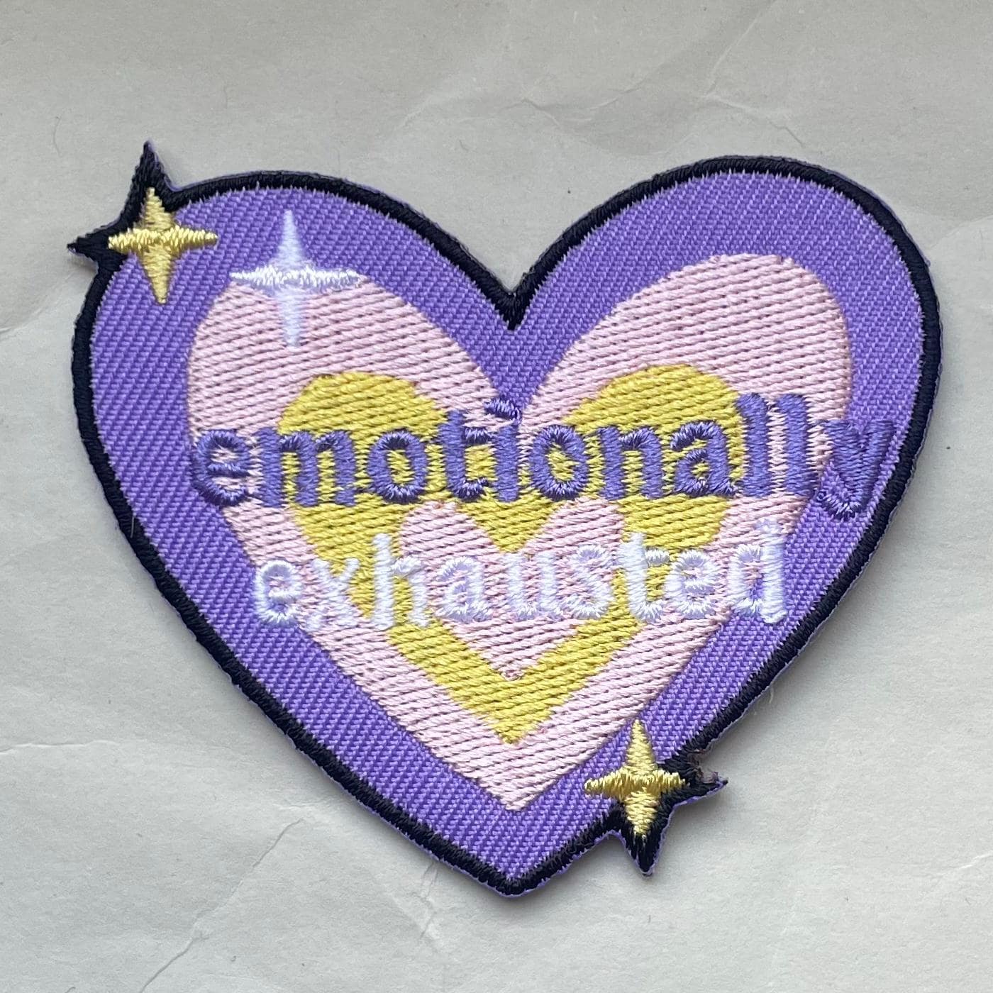 Embroidered Sad Heart Patch - Emotionally Exhausted Design in Pastell Mit Sternen, Iron-On Oder Zum Aufnähen, Introvert, Misanthrop Embroidered Sad Heart Patch - Emotionally Exhausted Design in Pastell Mit Sternen, Iron-On Oder Zum Aufnähen, Introvert, Misanthrop von RealFakeberlin