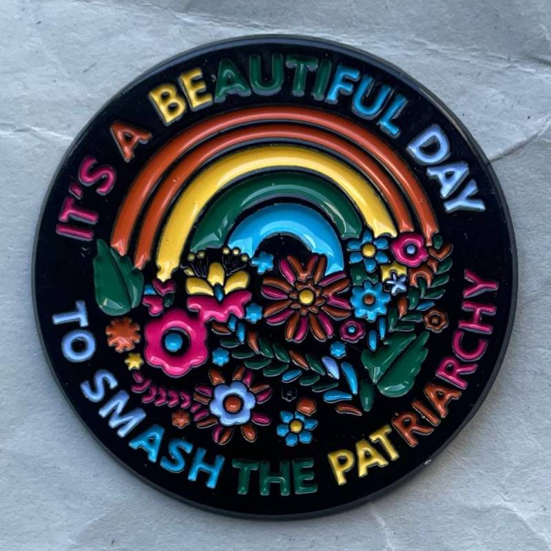 Smash The Patriarchy - Rainbow Enamel Pin Feminist Pride Button Queer Statement Accessory von RealFakeberlin