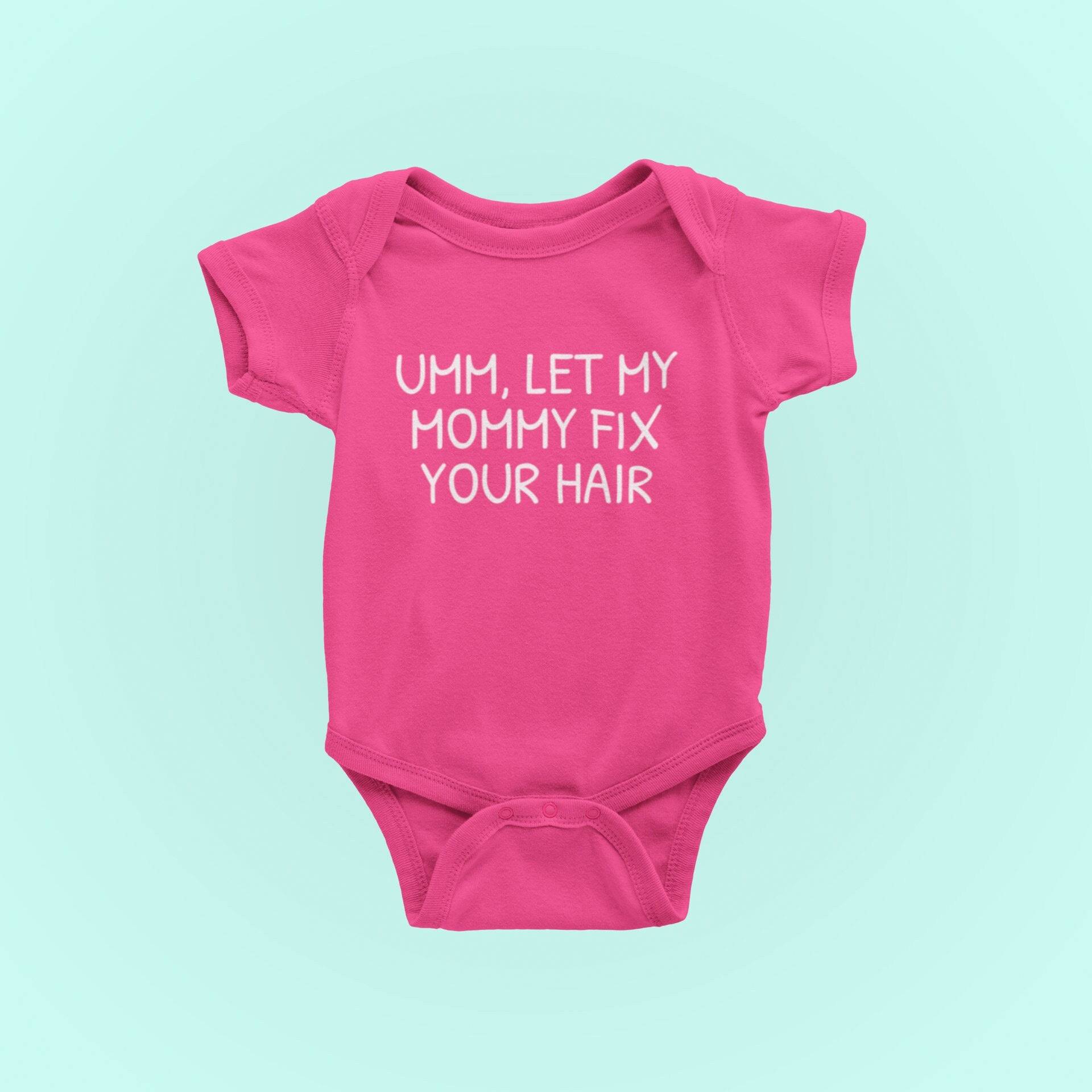 Hair Stylist Baby Geschenk - Friseur Einteiler Lassen Sie Meine Mama Ihre Haare Fixieren Party Oder Erster Geburtstag Viele Größen Und Farben von RealPeopleGoods