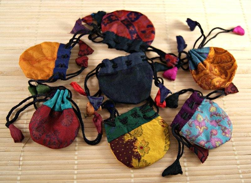 3 Stück Kleine Schmuckbeutel Aus Seide | 855 von RealasiaDE