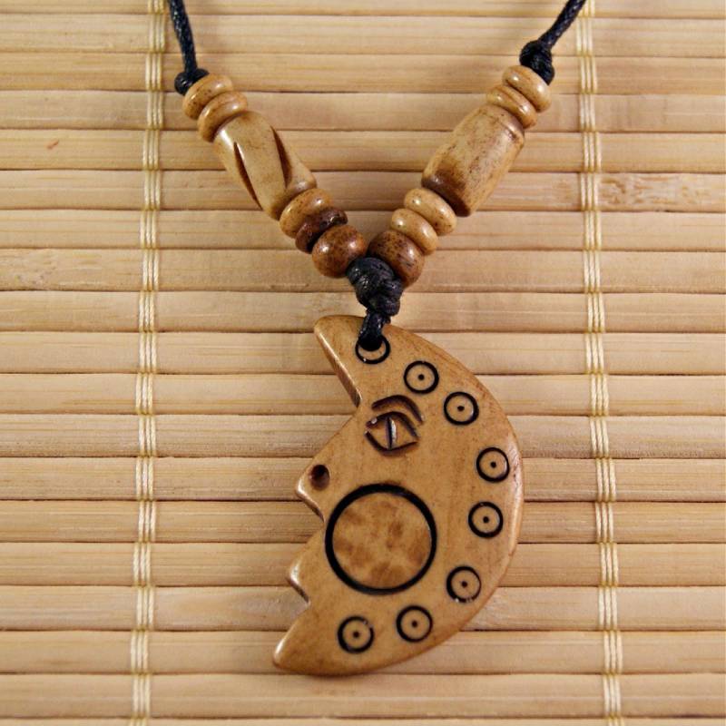 Kette Mit Mond-Anhänger Aus Yakbone ~ Handarbeit Nepal | 946 von RealasiaDE