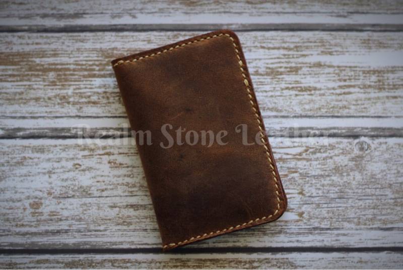 Rustikale Braun, Handmade, Verticle, Leder Wallet Rustikale Braun, Handmade, Verticle, Leder Wallet von RealmStoneLeather