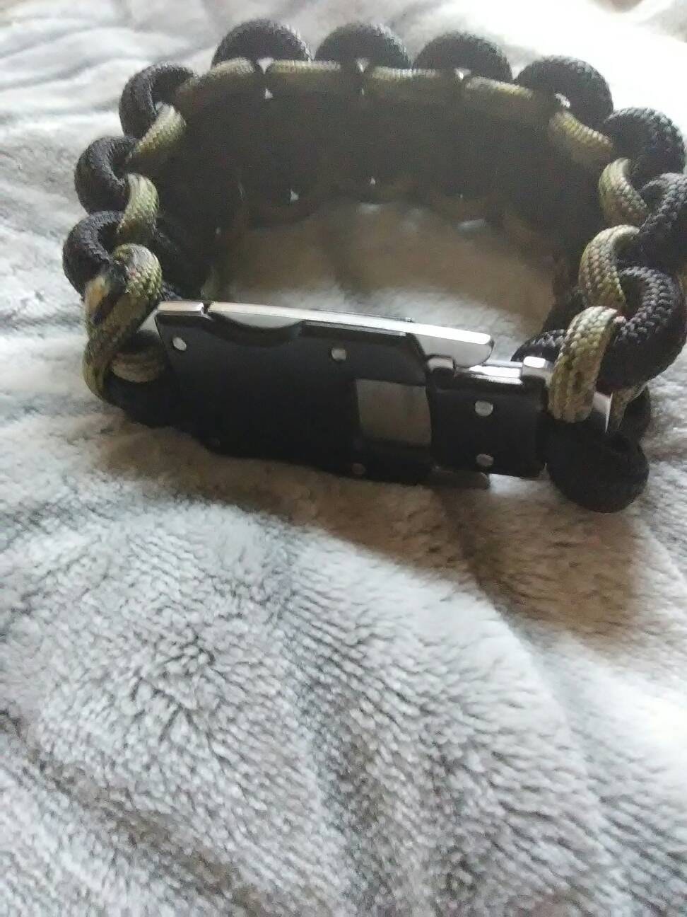 Paracord Messerarmbänder Paracord Messerarmbänder von Reapingdesign