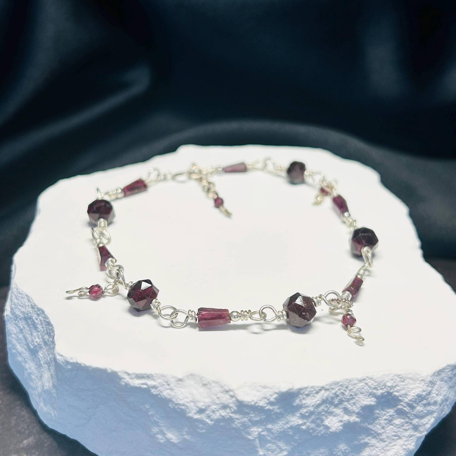 Armband, Gothic, Rot, Granat, Kette, Brisuren, Qualität von RebeccaDavisJewelry