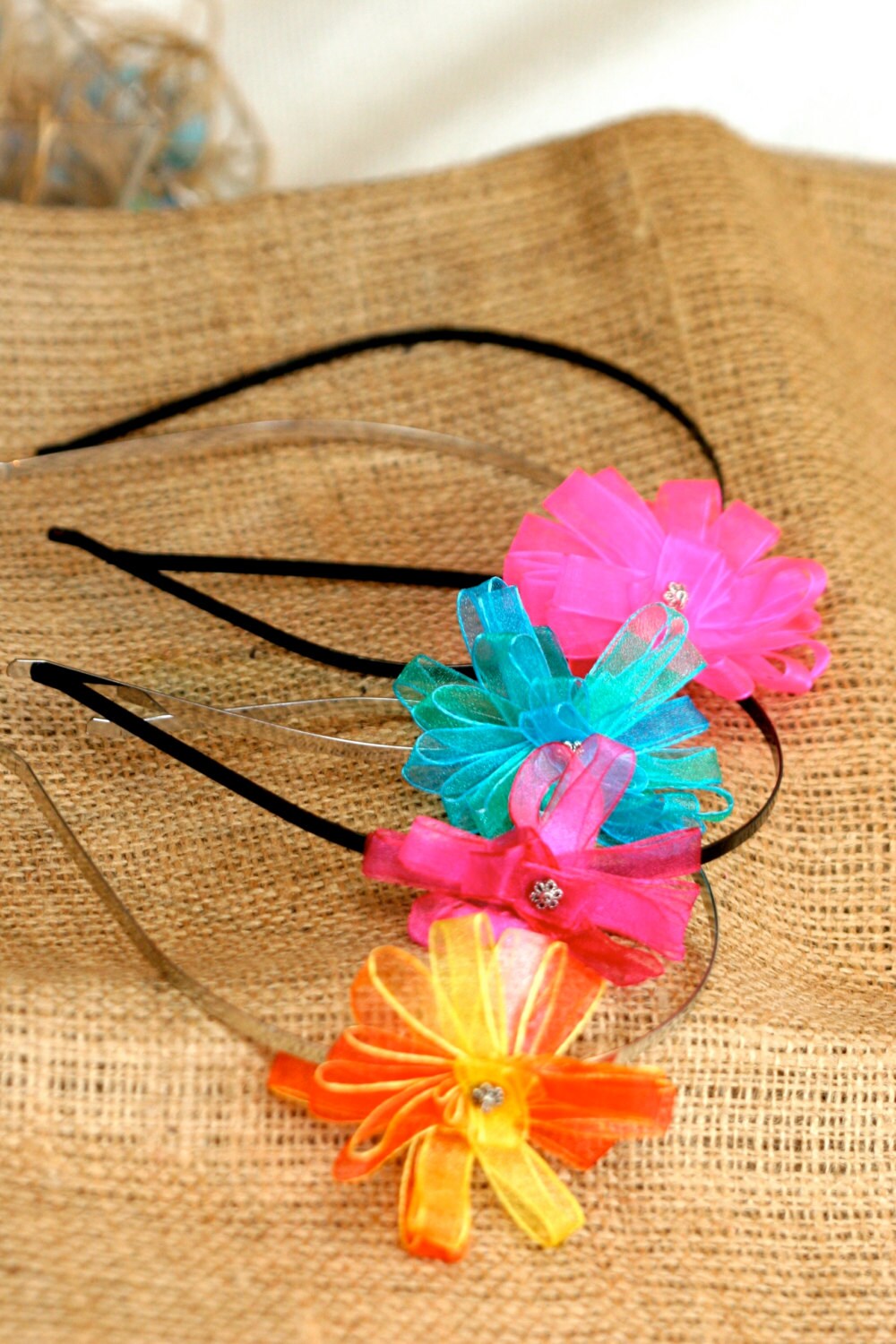 Blumen Stirnband - Mehrere Farben Erhältlich Mädchen Accessoire Metall Kinder Headpieces von RebeccaJewlery