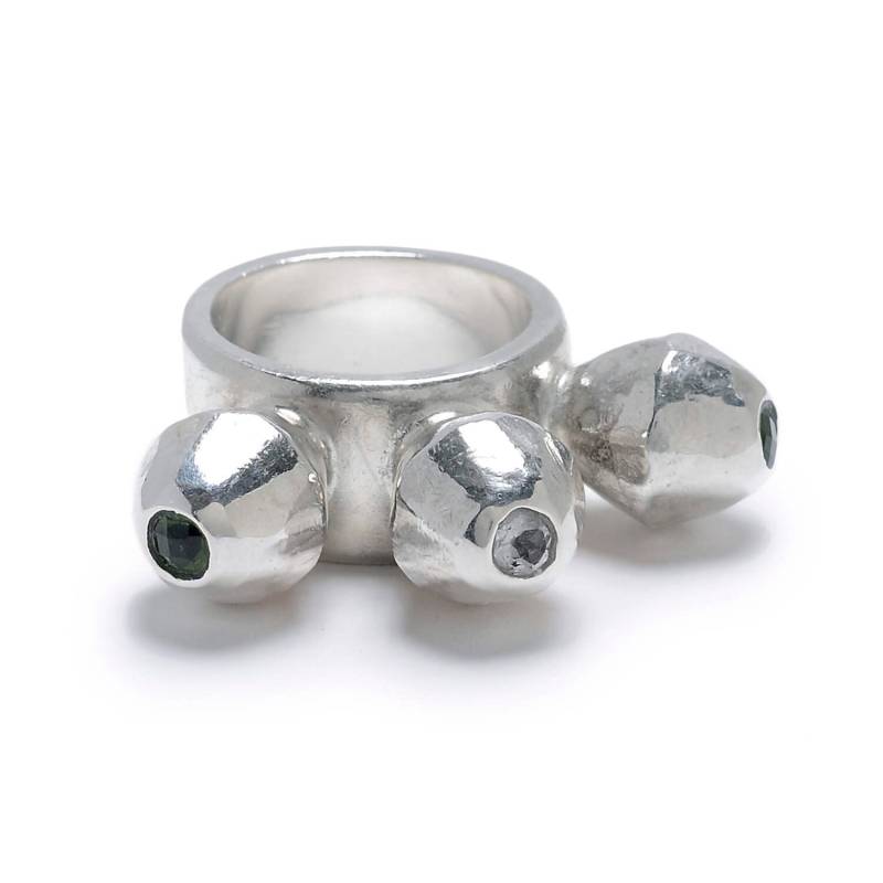 Drei Spitz Punk Silber Ring Mit Grüner Peridot, Rocker Ring, Moderne 1980Er Jahren Schmuck, August Birthstone, Unique Drei Spitz Punk Silber Ring Mit Grüner Peridot, Rocker Ring, Moderne 1980Er Jahren Schmuck, August Birthstone, Unique von RebeccaNadlerDesigns
