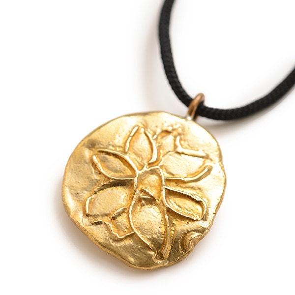 Messing Blume Anhänger, Anweisung Stück, Florales Design, Halskette, Statement Schmuck, Handcrafted, Ein Einzigartiges Schöne von RebeccaNadlerDesigns