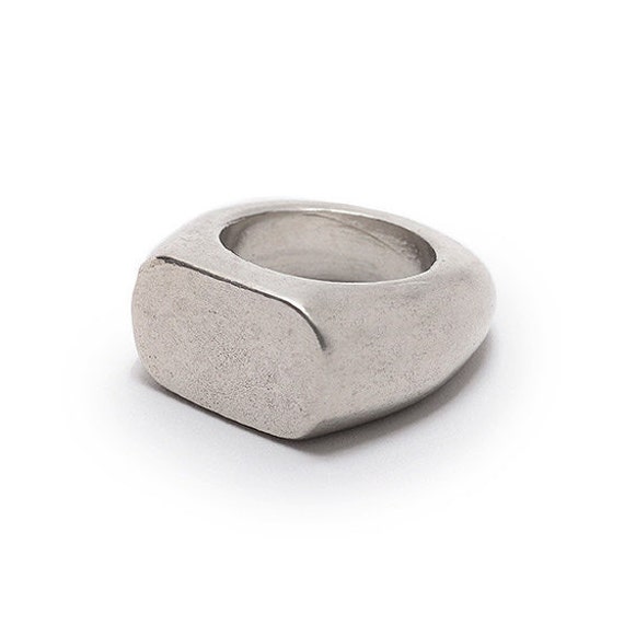 Weiß Messing Flat Top Ring, Weiße Blaskapelle, Statement Klobige Messingring Ringschiene, Skulpturalen Schmuck Handgefertigt Weiß Messing Flat Top Ring, Weiße Blaskapelle, Statement Klobige Messingring Ringschiene, Skulpturalen Schmuck Handgefertigt von RebeccaNadlerDesigns