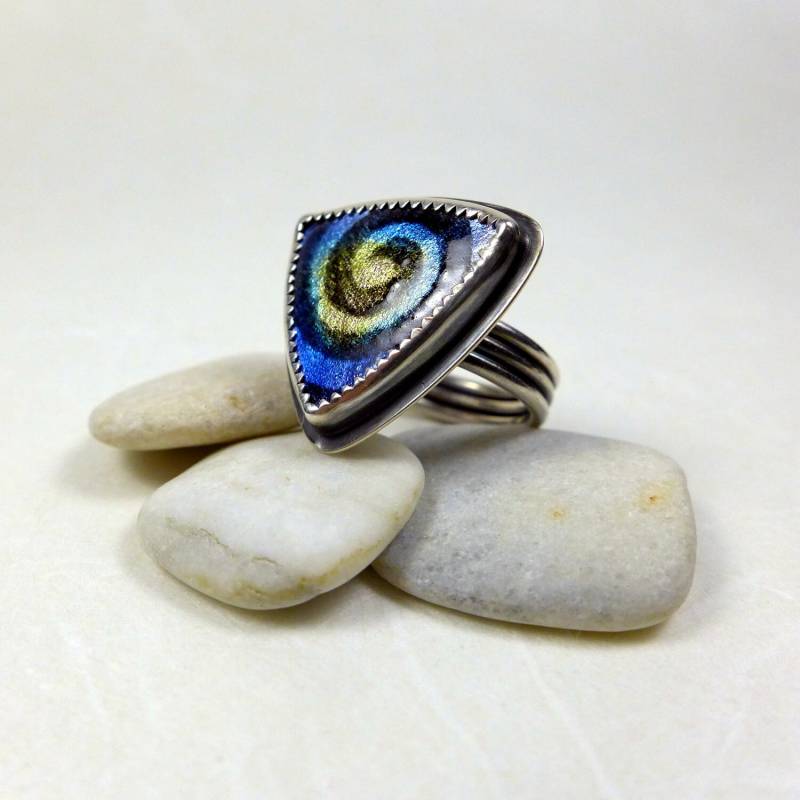 Dreieck-Form Emaille Und Silberring in Blau Gelb Schwarz Emaille, Bunter Schmuck, Spiral-Design, Einzigartiges Handgemachtes Schmuckgeschenk von RebeccaOlmstedDesign