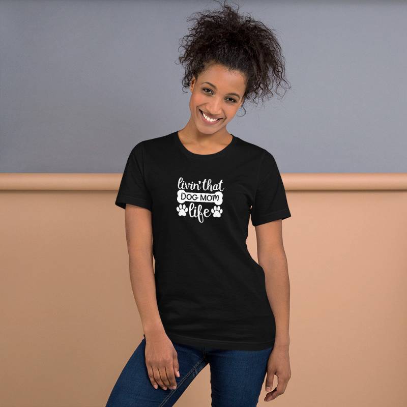 Lustiger Hundeliebhaber Living That Dog Mom Life T Bella Canvas 3001 Crewneck T-Shirt von RebelCharmCo