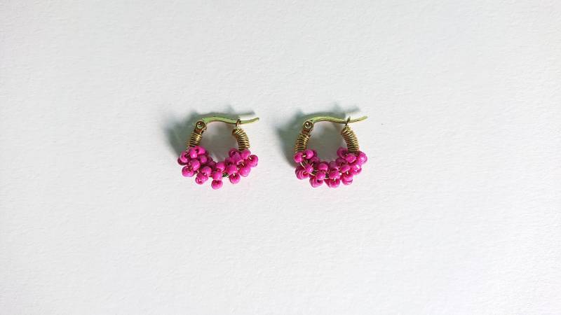 Kleine Fuchsiafarbene Goldfarbene Edelstahl-Creolen Kleine Fuchsiafarbene Goldfarbene Edelstahl-Creolen von RebelKatArt