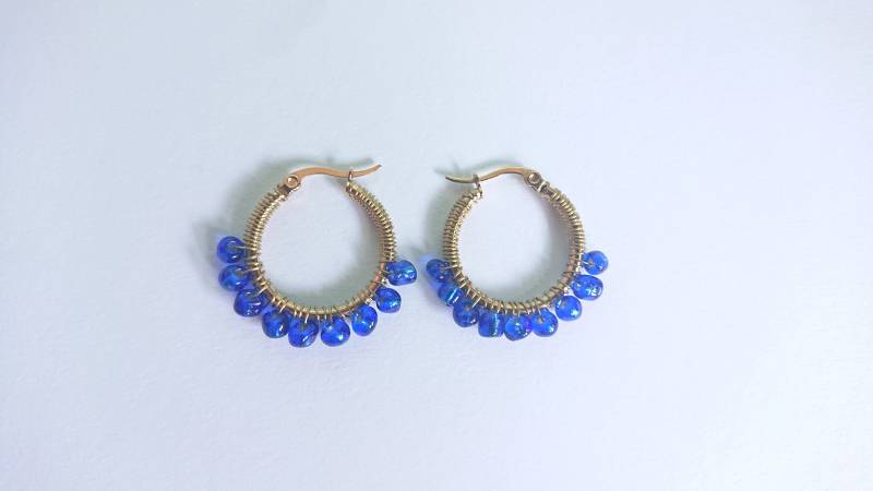 Royal Blau Griechisch Blaue Perlen Goldene Farbe Stahl Creolen Royal Blau Griechisch Blaue Perlen Goldene Farbe Stahl Creolen von RebelKatArt