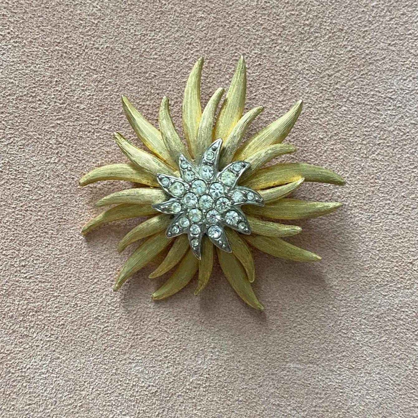 Vintage 1950Er 1960Er Jahre Gold Floral Starburst Strass Brosche von RebelleRougeVintage