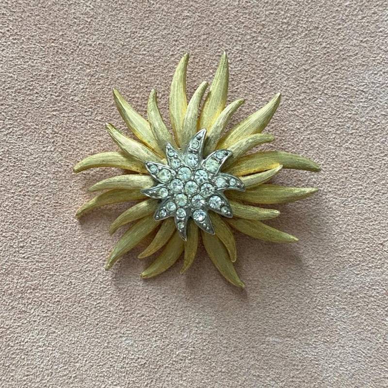 Vintage 1950Er 1960Er Jahre Gold Floral Starburst Strass Brosche von RebelleRougeVintage