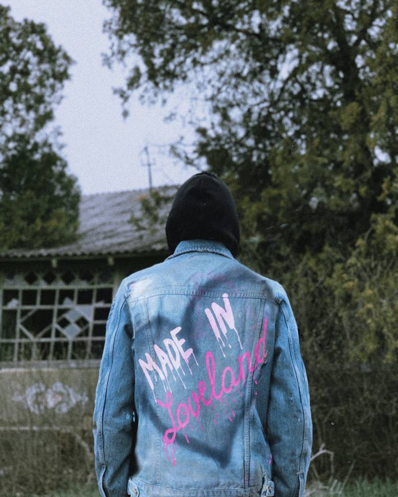 Bemalte Jeansjacke Herz- Made in Loveland Jeansjacke- Unisex Denim - Lgbtq + Kleidung- Street Style Jacke- Handbemalte von RebelleTheory