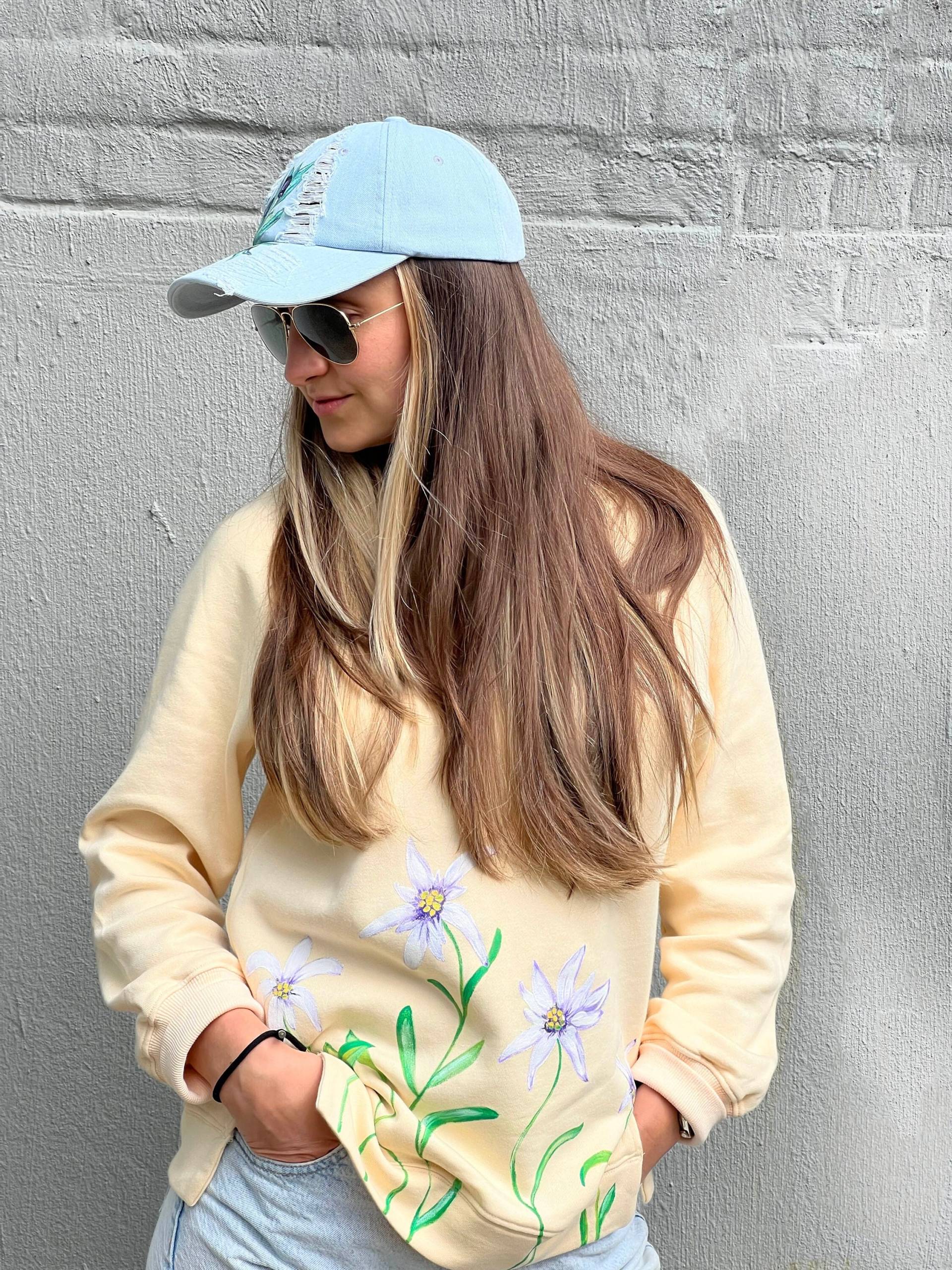 Handgemaltes Blumen Sweatshirt - Handgefertigtes Mit Design Florale Kleidung Für Frauen Flower Power Pullover Herbstkleidung Handgemaltes Blumen Sweatshirt - Handgefertigtes Mit Design Florale Kleidung Für Frauen Flower Power Pullover Herbstkleidung von RebelleTheory