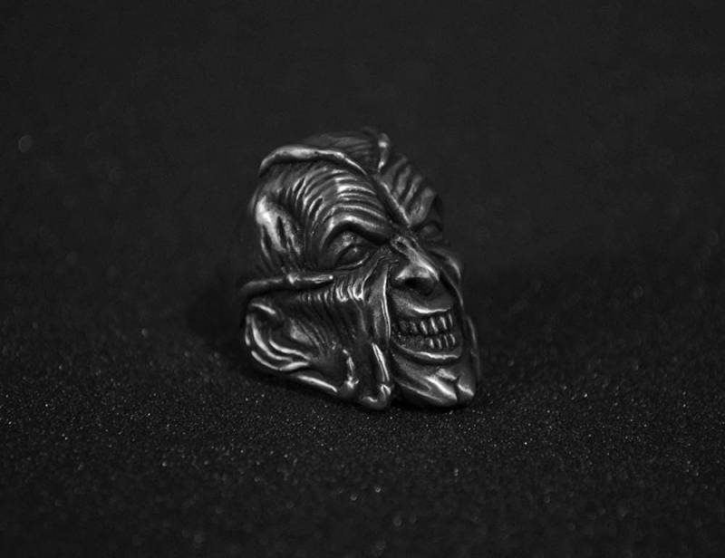 Hand Geformte Jeeepers Creepers Ring Oxidiertes Bleifreies Zinn, Weißes Messing Und Sterling Silber Ring. Perfektes Halloween-Geschenk von Rebeltraderjakarta