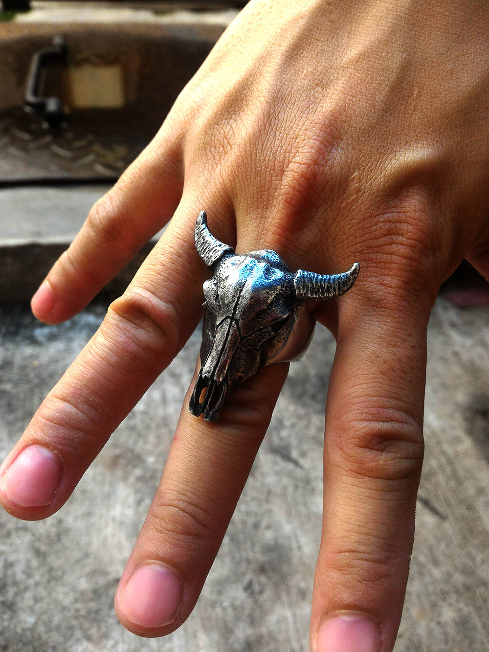 Hand Gemeißelte Tier Büffel Schädel Silber Ring. Büffel-Ring Aus Oxidiertem Messing Und Silber. Perfektes Geschenk Für Ihre Lieben von Rebeltraderjakarta