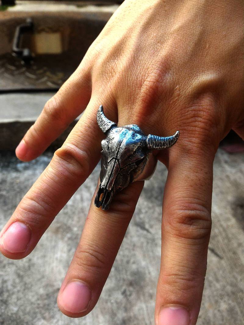 Hand Gemeißelte Tier Büffel Schädel Silber Ring. Büffel-Ring Aus Oxidiertem Messing Und Silber. Perfektes Geschenk Für Ihre Lieben von Rebeltraderjakarta