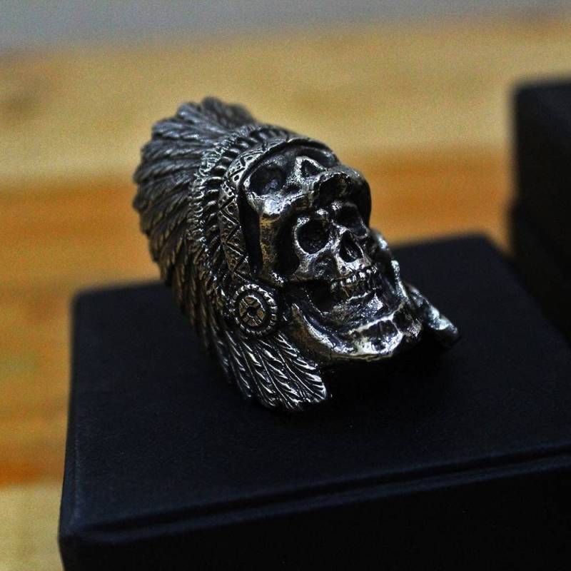 Kannibalenschädel Sind Handgeschnitzt Oxidiertes Weißes Messing Und Sterlingsilberring von Rebeltraderjakarta