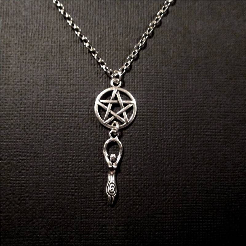 Kaufen 2 Get 3rd Free Silber Göttin Pentagramm Halskette Wicca/Pagan Schmuck, Mutter Erde Rebletude Kaufen 2 Get 3rd Free Silber Göttin Pentagramm Halskette Wicca/Pagan Schmuck, Mutter Erde Rebletude von Rebeltude