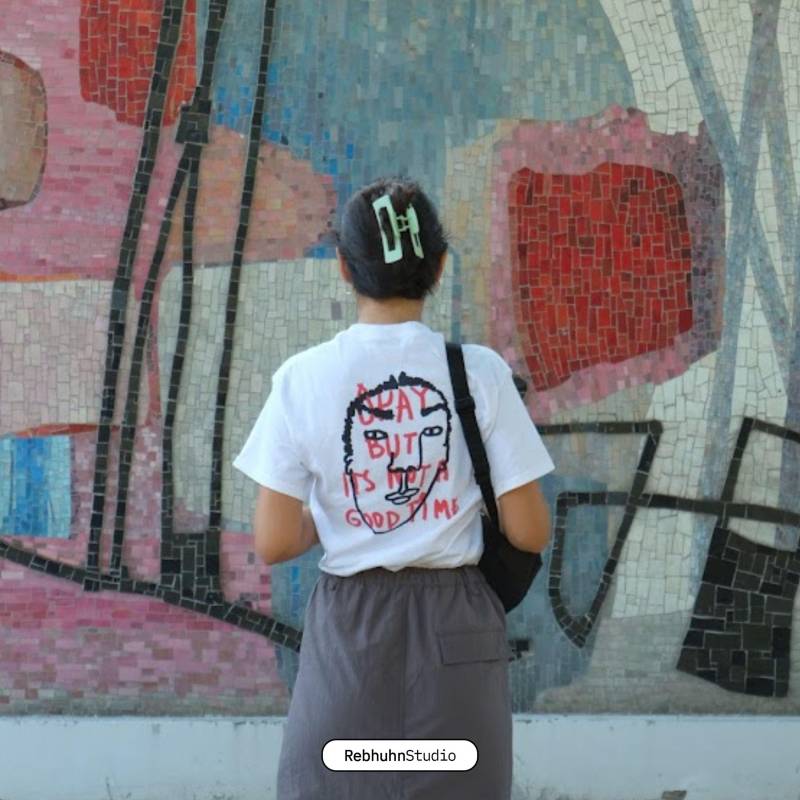 Tshirt Mit Spruch, Statement Frontprint, Oversized Unisex Für Sie & Ihn, Geschenk Sie, Okay It Is Not A Good Time von RebhuhnStudio