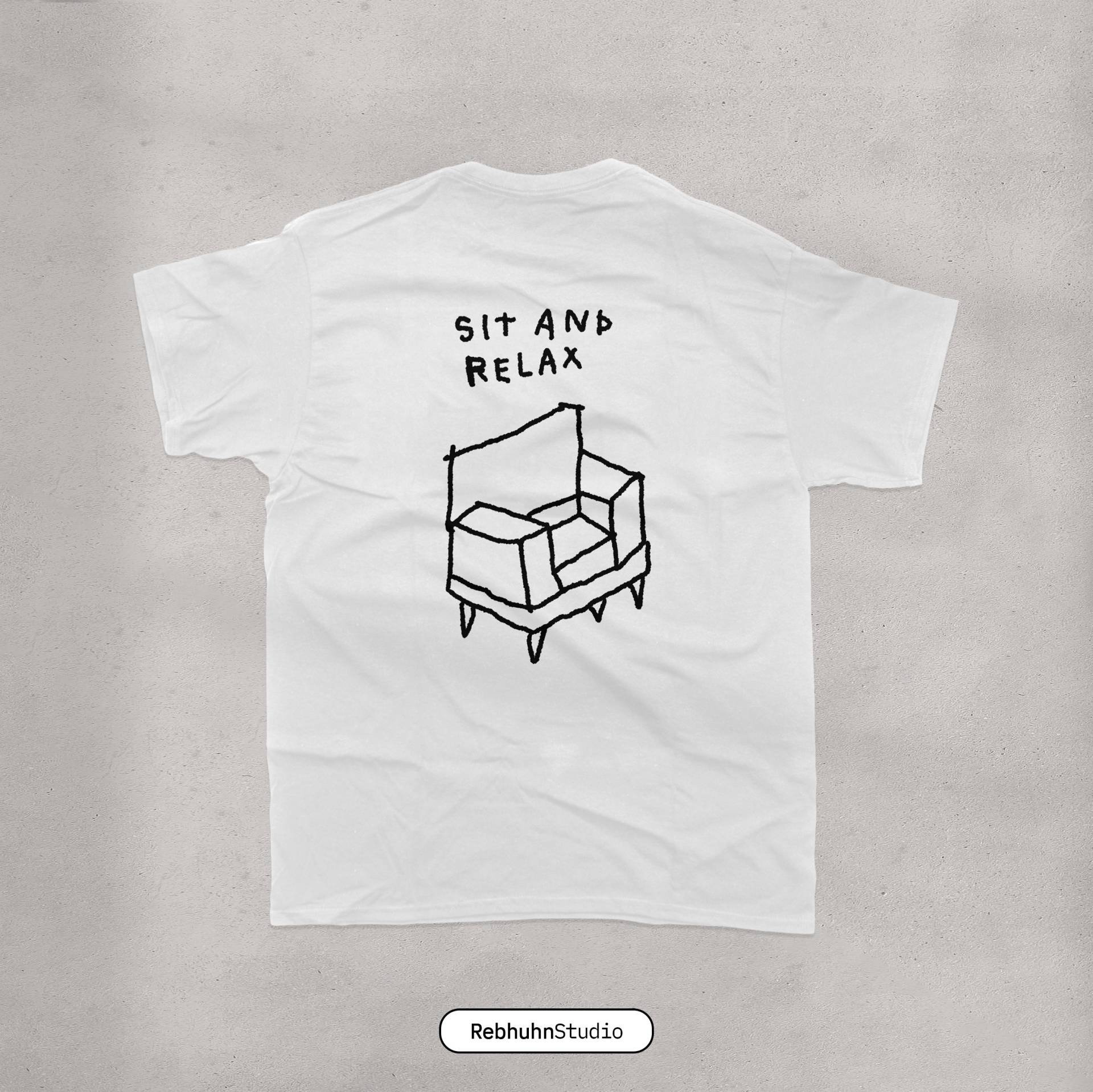 Sit & Relax | T-Shirt Printed Oversize Unisex von RebhuhnStudio