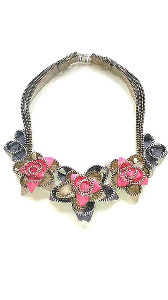 Frühlings-Rose-Reißverschluss-Halskette von ReborneJewelry