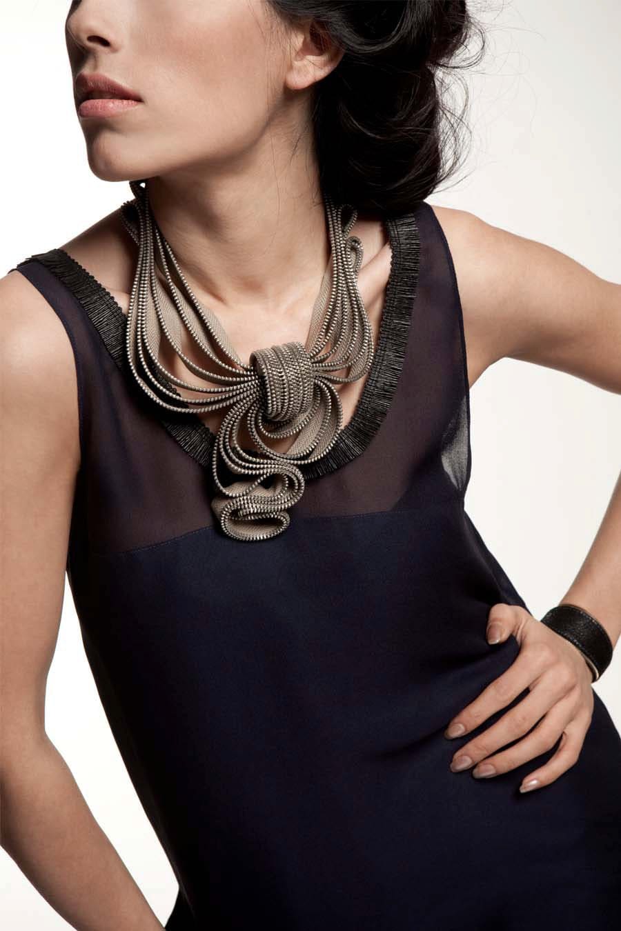 My Scarf Zipper Halskette in Brilliant Fuchsia von ReborneJewelry