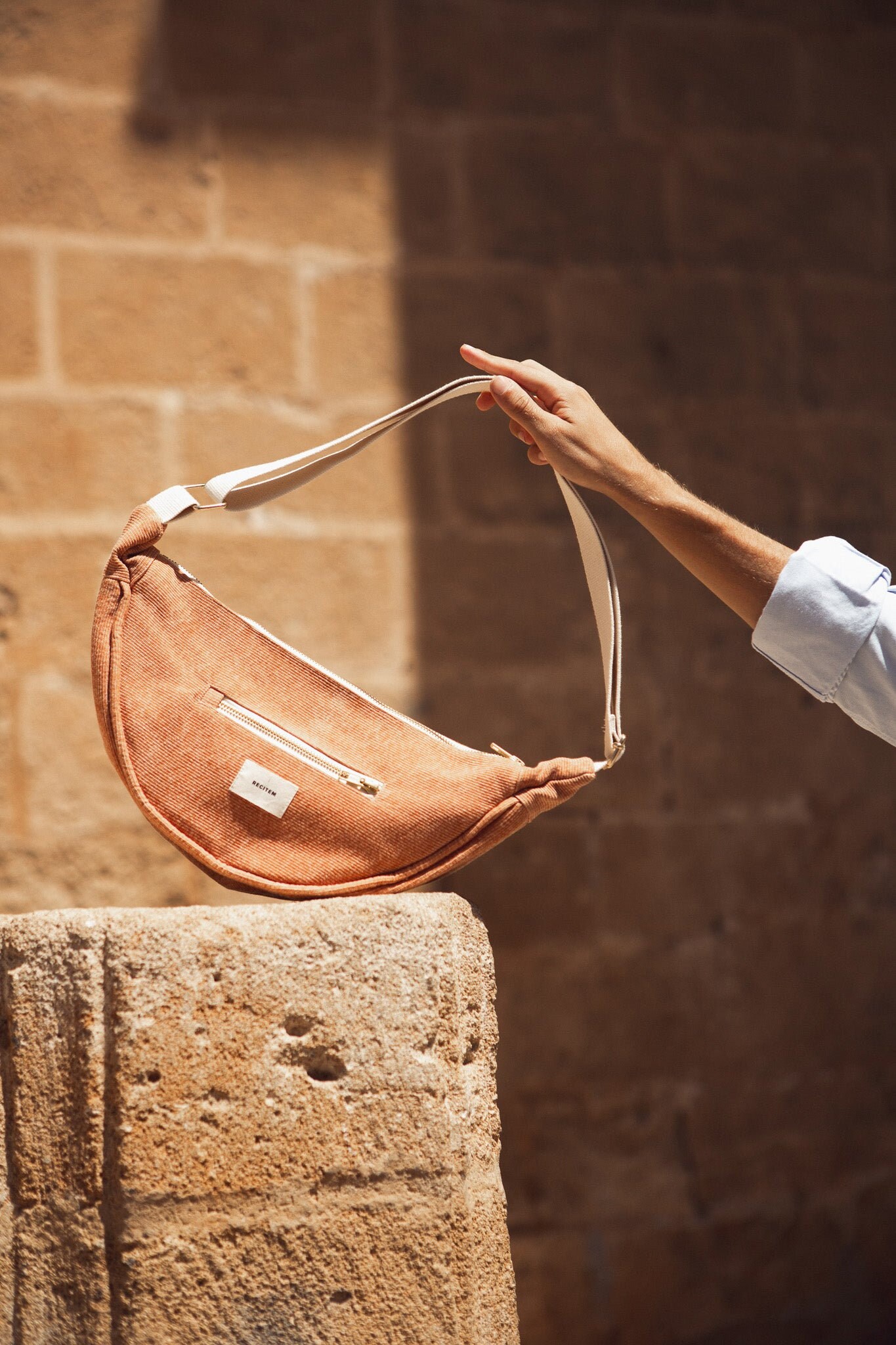 Rafael Halbmondtasche von Recitem