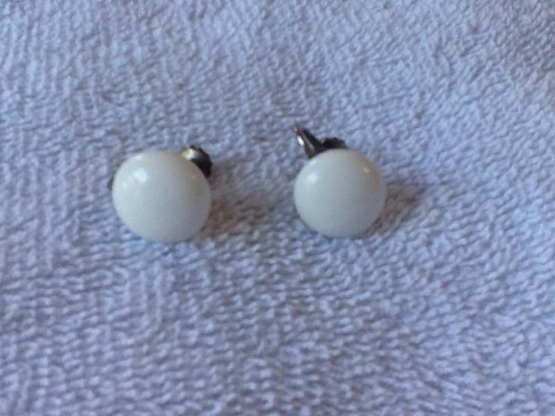 Jahrgang Schrauben Weiße Ohrringe von ReclaimYouth