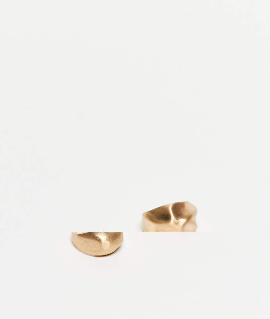 Reclaimed Vintage - 2er-Pack Unisex-Ringe in Goldoptik mit geschmolzenem Design-Goldfarben von Reclaimed Vintage