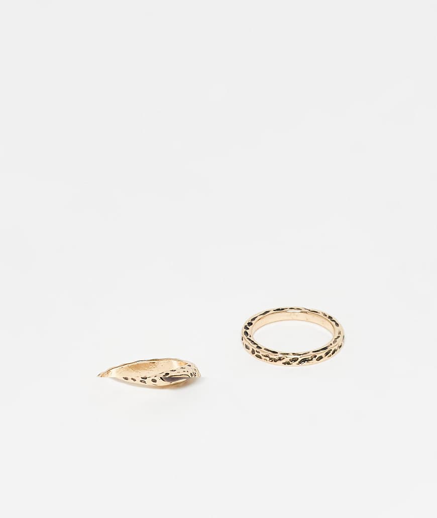 Reclaimed Vintage - 2er-Pack Unisex-Ringe mit geschmolzenem Design und rotem Schmuckstein-Goldfarben von Reclaimed Vintage