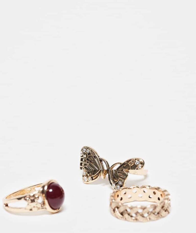 Reclaimed Vintage - 3er-Pack Ringe in Gold mit Schmetterling-Detail und rotem Kunststein-Goldfarben von Reclaimed Vintage