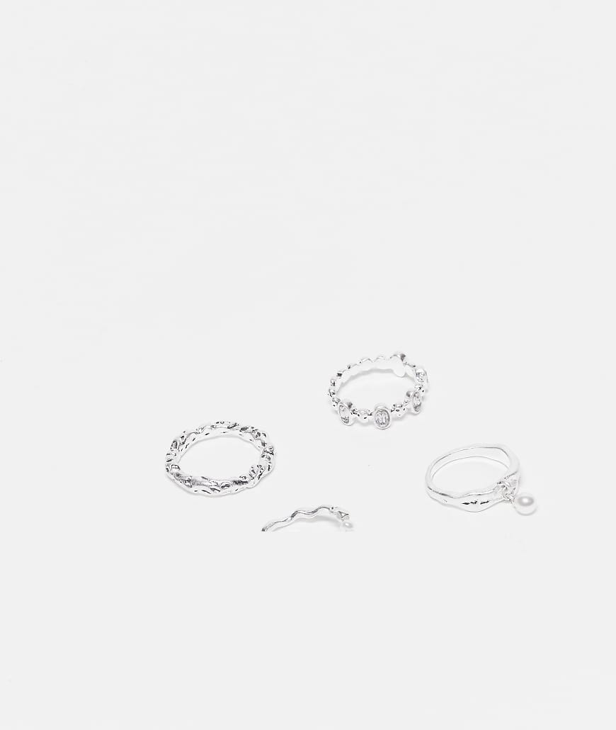 Reclaimed Vintage - 4er-Pack schmale Unisex-Ringe in geschmolzener Optik mit Schmucksteinen-Silber von Reclaimed Vintage