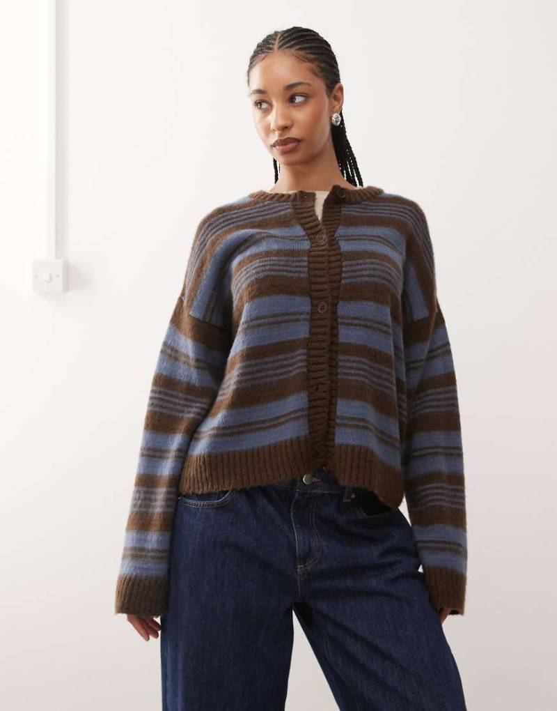 Reclaimed Vintage - Angeraute, gestreifte Strickjacke in Braun und Blau-Bunt von Reclaimed Vintage