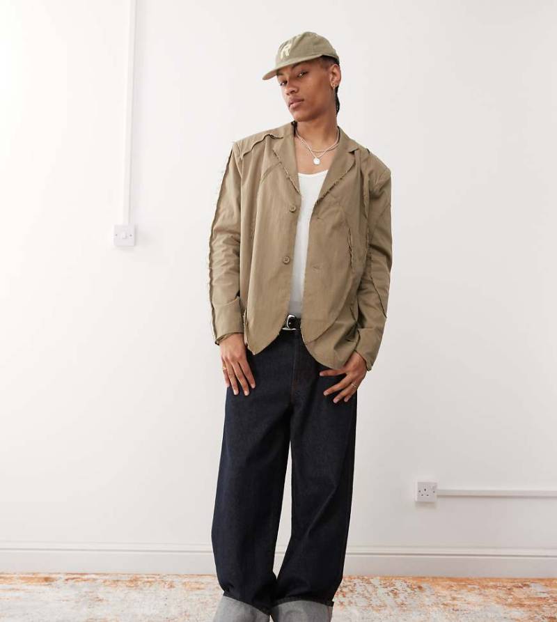 Reclaimed Vintage - Ausgefranster Anzug-Blazer in Beige-Neutral von Reclaimed Vintage