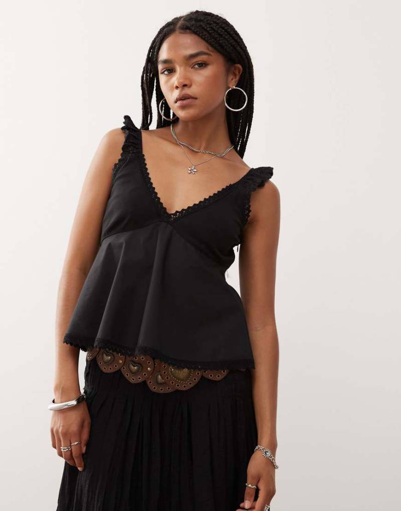 Reclaimed Vintage - Babydoll-Camisole aus Popeline in Schwarz mit Lochstickerei und Spitzenbesatz von Reclaimed Vintage