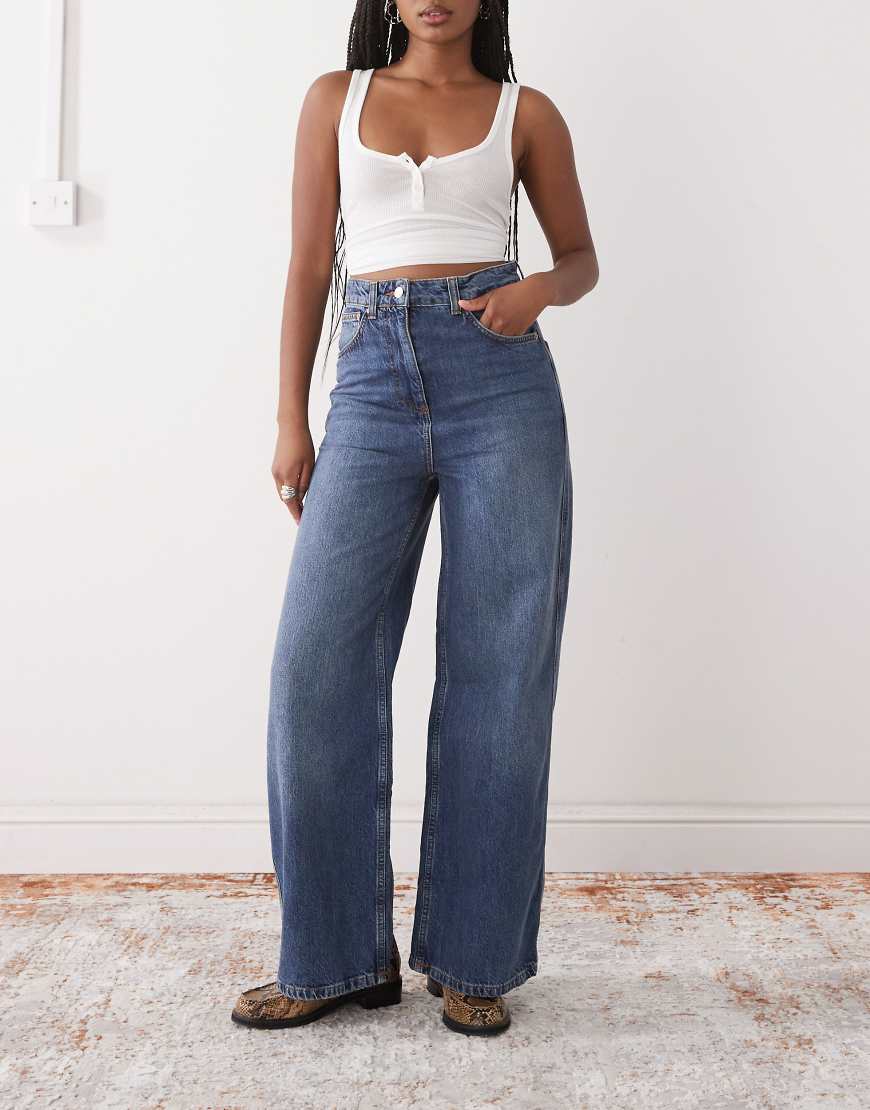Reclaimed Vintage - Baggy Jeans in mittelblauer Westernwaschung Reclaimed Vintage - Baggy Jeans in mittelblauer Westernwaschung von Reclaimed Vintage