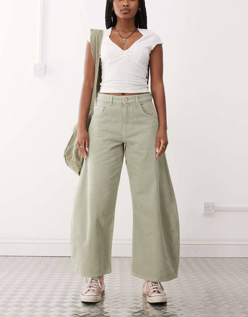 Reclaimed Vintage - Barrel-Leg-Jeans in Pistaziengrün von Reclaimed Vintage