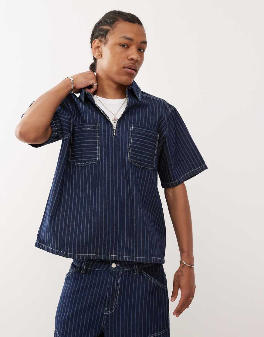 Reclaimed Vintage - Boxy Fit Jeanshemd in Blau mit Nadelstreifen und Reißverschluss, Kombiteil Reclaimed Vintage - Boxy Fit Jeanshemd in Blau mit Nadelstreifen und Reißverschluss, Kombiteil von Reclaimed Vintage