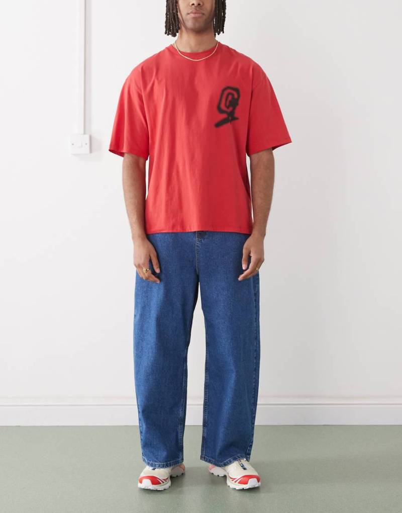 Reclaimed Vintage - Denim-Jeans in mittelblauer Waschung mit Barrel-Fit-Schnitt von Reclaimed Vintage