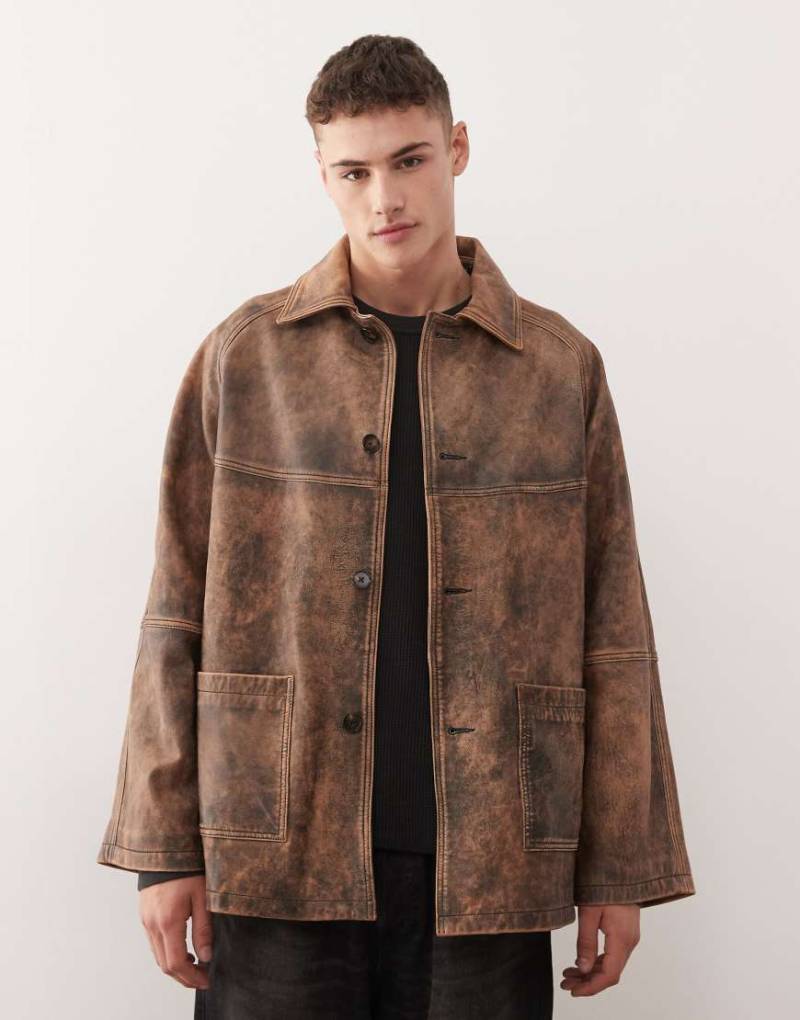 Reclaimed Vintage - Echtleder-Jacke in Braun im Used-Look mit längerem Schnitt-Brown von Reclaimed Vintage