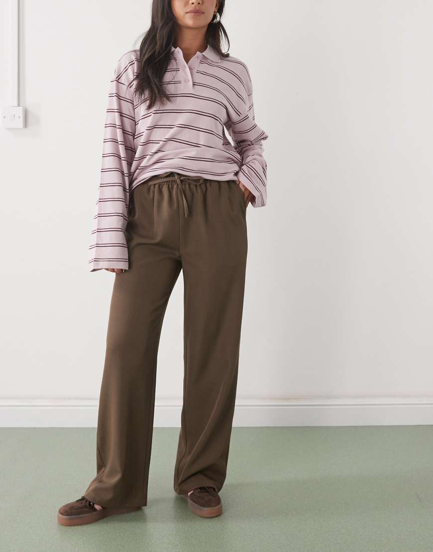 Reclaimed Vintage - Elegante Hose in Schokobraun mit weitem Bein-Keine Farbe Reclaimed Vintage - Elegante Hose in Schokobraun mit weitem Bein-Keine Farbe von Reclaimed Vintage